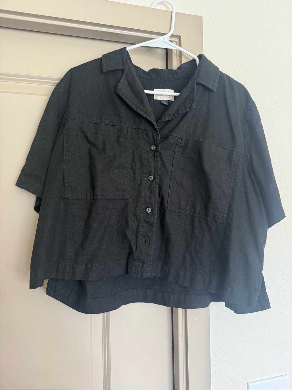 Universal Thread Black Cropped Boxy Button-Up Shirt